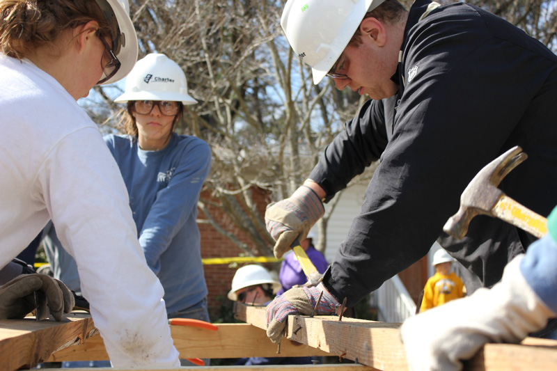 grupo de voluntarios de la construcción