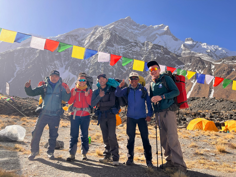 Kristin-Harila-equipo-en-Annapurna