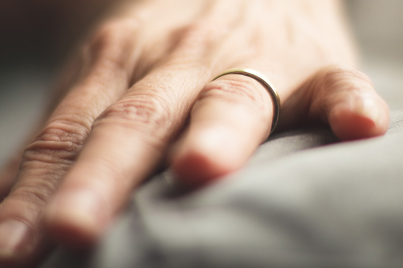 a-fake-wedding-band