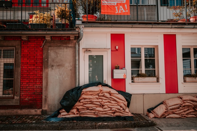 claudio-schwarz-huEtGMjxpx8-unsplash