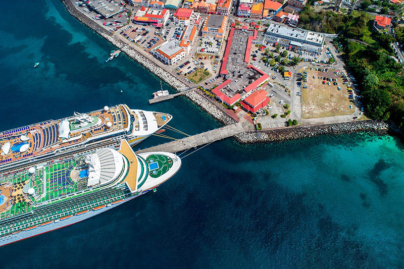 crucero-barco-en-puerto