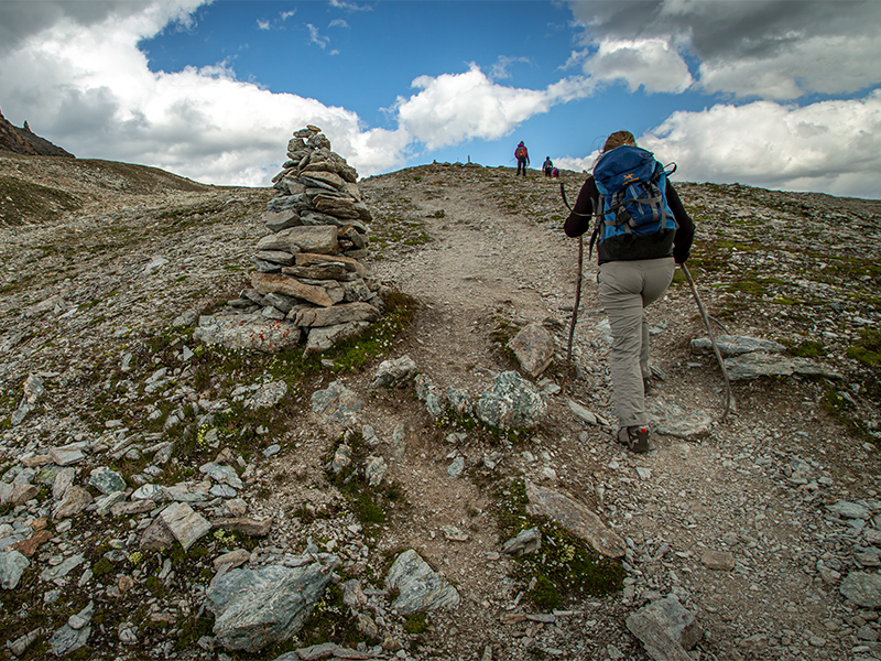 senderistas en los alpes suizos